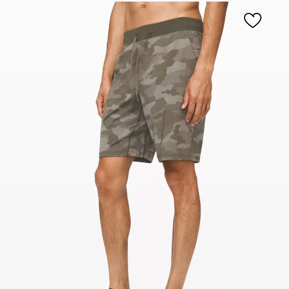LULULEMON T.H.E. Short 9” Lined in Green Camo Size Small